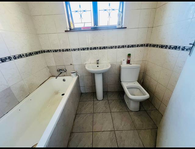 4 BEDROOM FREEHOLD FOR SALE IN NEWLANDS WEST